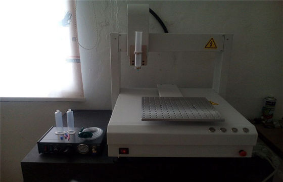 Клея силикона оси Benchtop 3 машина робота всеобщего распределяя